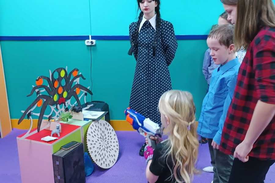 Квест в реальности Приключение в школе Невермор от компании Индиго Квест в реальности Приключение в школе Невермор от компании Индиго