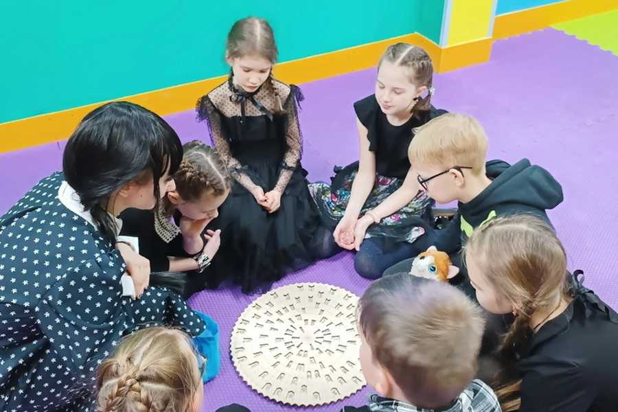 Квест в реальности Приключение в школе Невермор от компании Индиго Квест в реальности Приключение в школе Невермор от компании Индиго